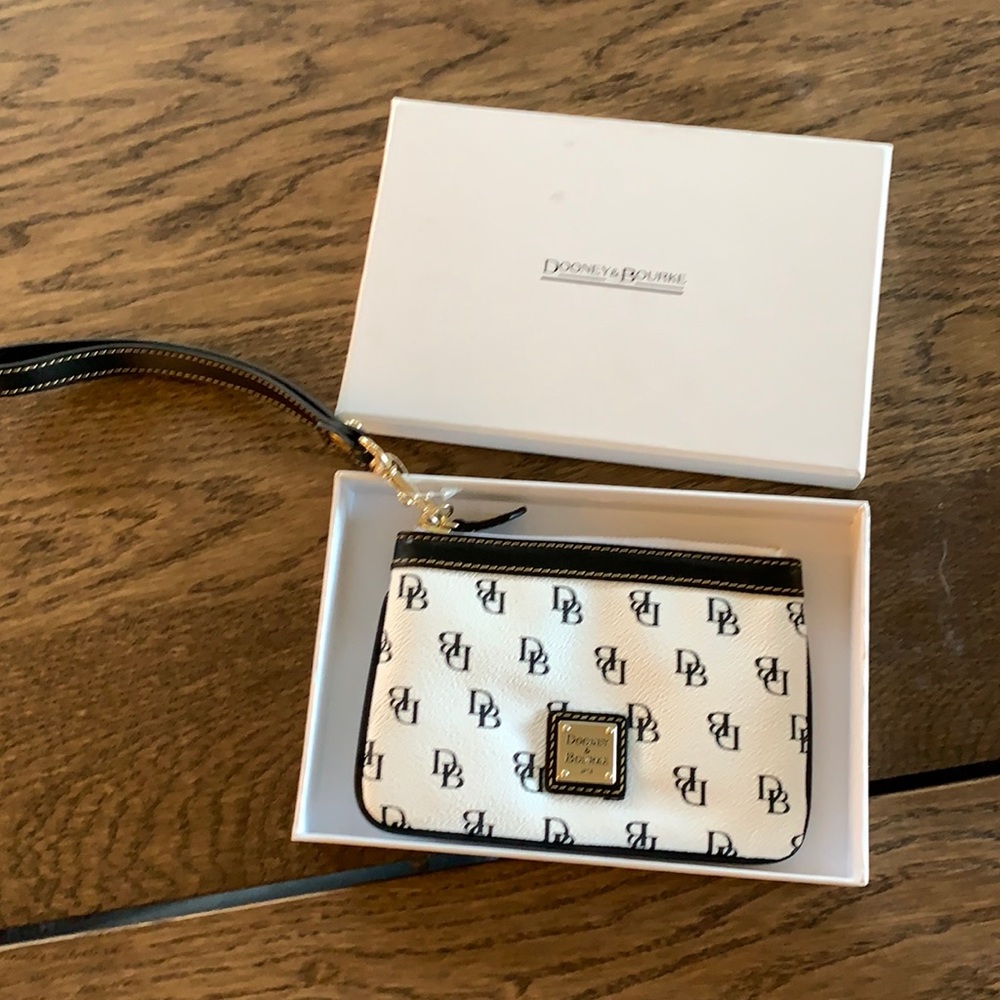 dooney and bourke wristlet wallet NWOT